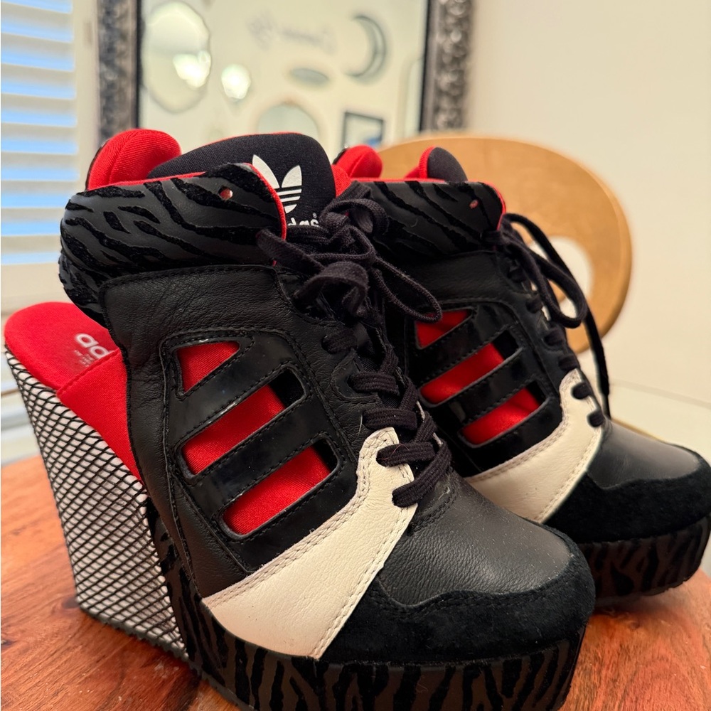 RARE black and red vintage adidas sneaker wedge